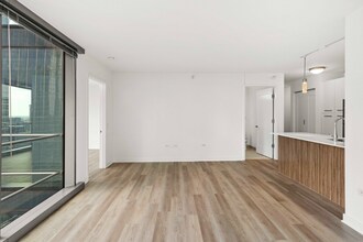 5 W Wolf Point Plaza in Chicago, IL - Building Photo - Building Photo