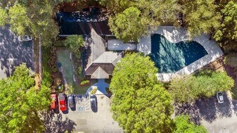 2205 Santa Fe Pkwy in Sandy Springs, GA - Building Photo