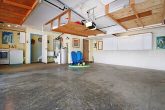 4531 Chateau Dr, Unit 411 in San Diego, CA - Foto de edificio - Building Photo