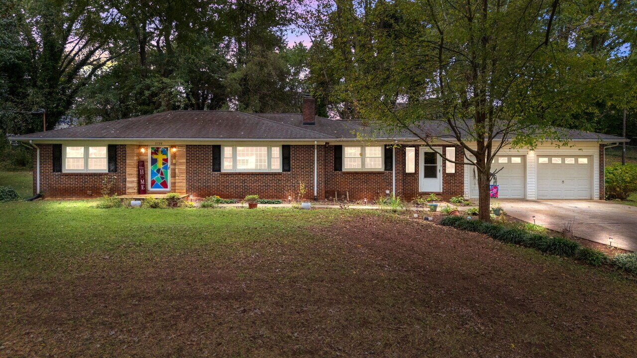 5728 Nylon Dr in Winston-Salem, NC - Building Photo
