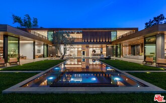 9705 Oak Pass Rd in Beverly Hills, CA - Building Photo