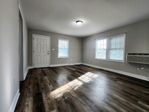 216 McGarity St in Greenville, SC - Foto de edificio - Building Photo