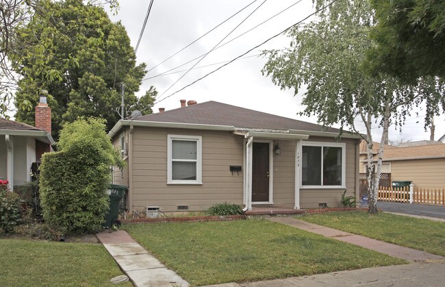 1875-1877 Poplar Ave in Redwood City, CA - Building Photo - Building Photo