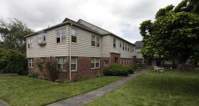 Ellencourt Apartments in Portland, OR - Building Photo - Building Photo