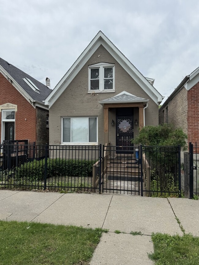 property at 1624 S Washtenaw Ave.