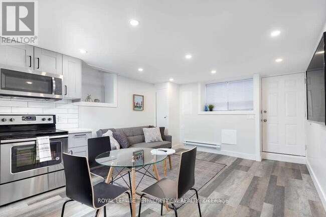 396 Lansdowne Ave in Toronto, ON - Building Photo - Building Photo