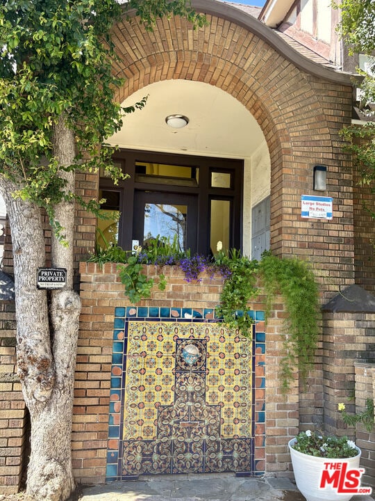 property at 1817 Ivar Ave