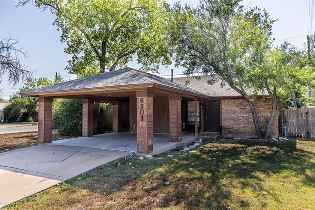 6201 Berkett Cove in Austin, TX - Building Photo - Building Photo