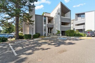 6490 S Dayton St, Unit L07 in Englewood, CO - Building Photo