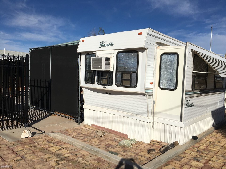 24 W Rio Colorado Dr in Yuma, AZ - Building Photo
