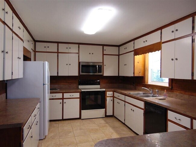 504 N Chaparral in Burnet, TX - Building Photo - Building Photo