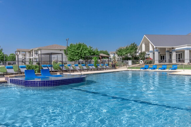 Fifteen12 in Bryan, TX - Foto de edificio - Building Photo