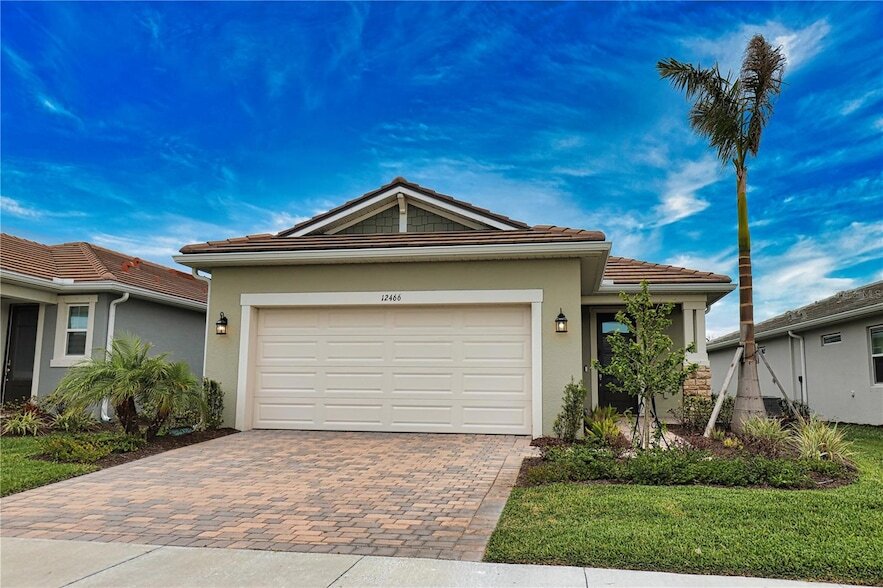 12466 Somatic Ct, Unit 1 in Venice, FL - Building Photo