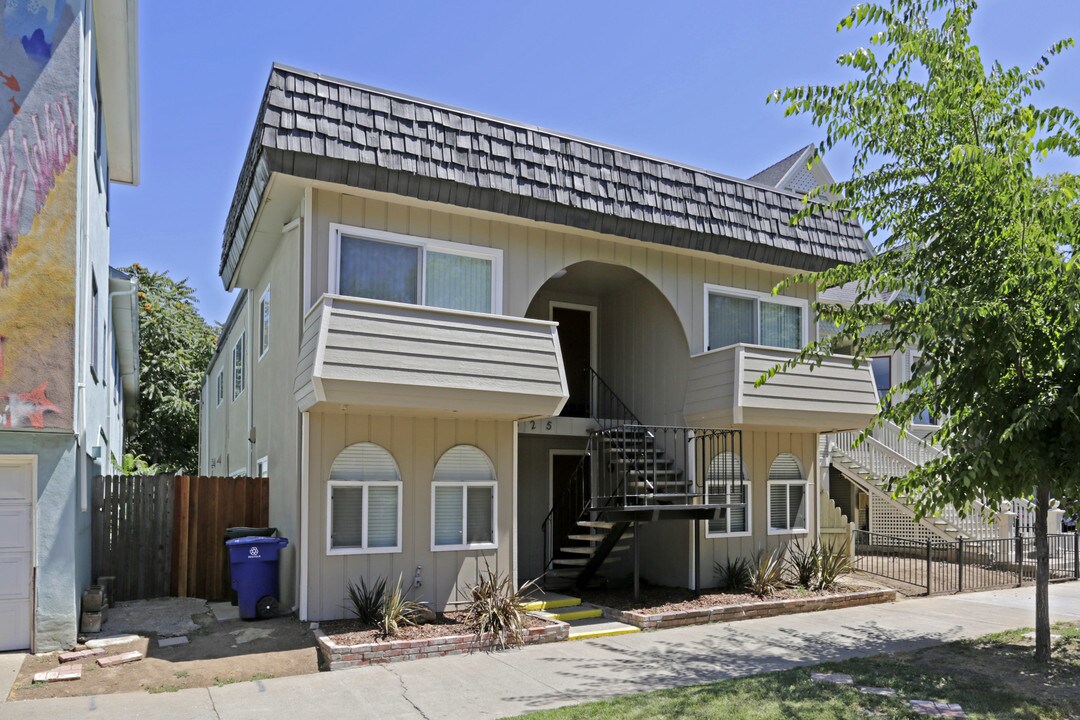 2525 N St in Sacramento, CA - Building Photo