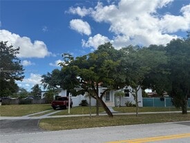 501 SW 69th Ave in Miami, FL - Building Photo