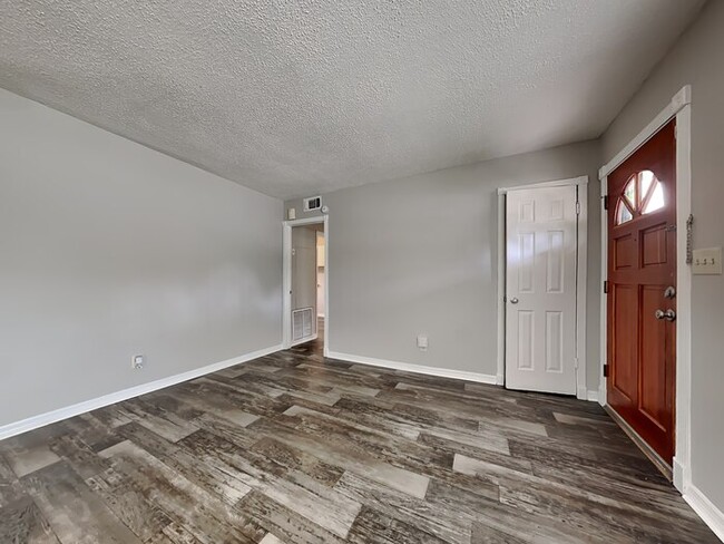 2111 Bunting Dr in Jacksonville, FL - Building Photo - Building Photo