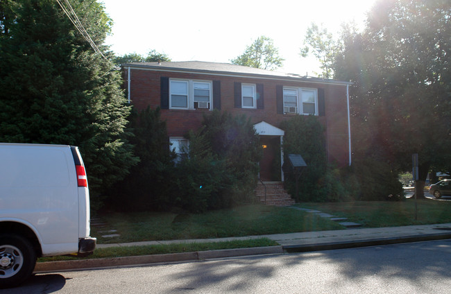 202 Gibson St in Falls Church, VA - Foto de edificio - Building Photo