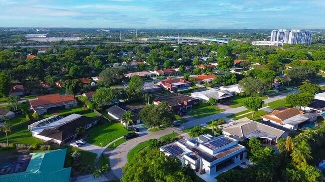 7410 SW 15th St in Plantation, FL - Building Photo - Building Photo