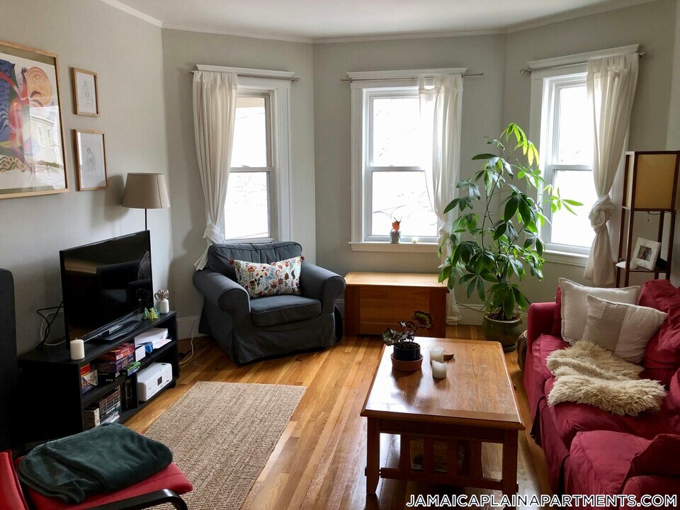 75 Glen Rd in Boston, MA - Building Photo