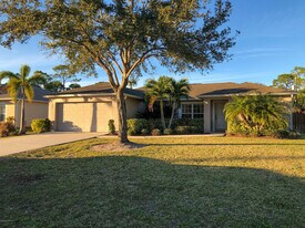 347 Americana Blvd NE in Palm Bay, FL - Building Photo