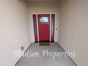 1982 Dawncrest Dr in Chico, CA - Building Photo - Building Photo