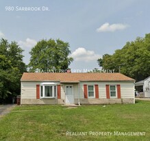 980 Sarbrook Dr in Cincinnati, OH - Building Photo