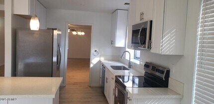 2001 W Summit Pl in Chandler, AZ - Building Photo - Building Photo