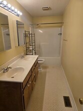 884 Matthews Mill Pond Rd in Angier, NC - Foto de edificio - Building Photo