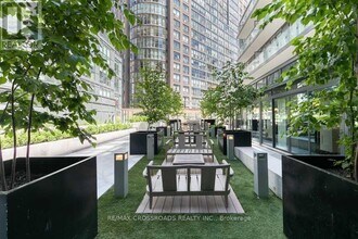 955 Bay St. in Toronto, ON - Building Photo - Building Photo