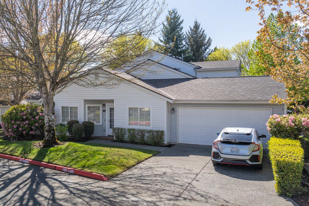 Newport Cove Condominiums in Everett, WA - Foto de edificio