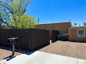 512 Sandia St in Santa Fe, NM - Building Photo - Building Photo