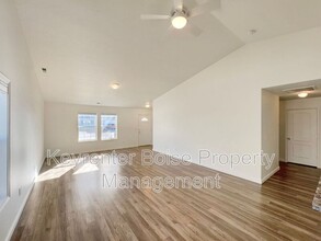 212 E Havasupai St in Meridian, ID - Building Photo - Building Photo