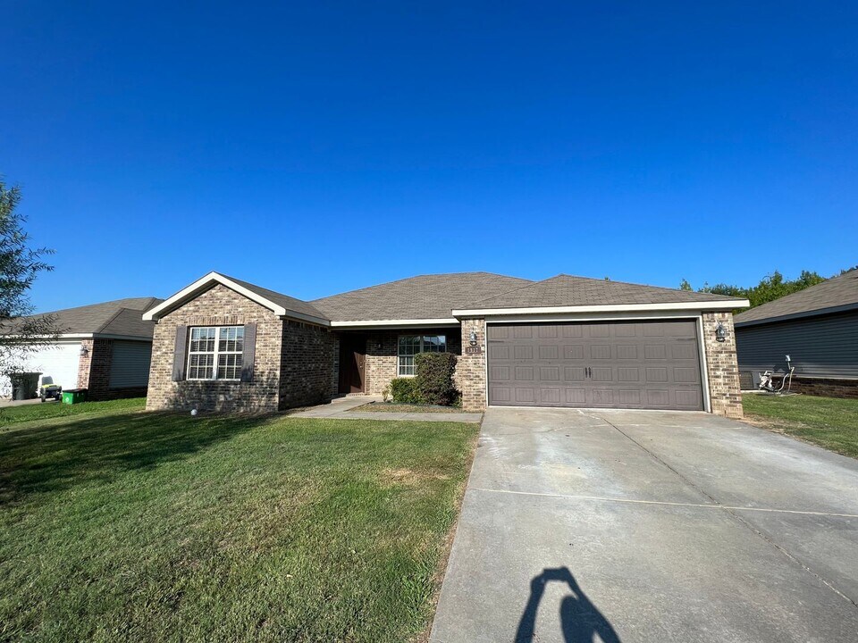 1917 Willow Oak Dr in Van Buren, AR - Building Photo