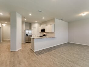 8524 Big Apple Dr, Unit 6-304 in Fort Worth, TX - Building Photo - Building Photo