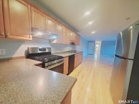 211 Main St in Stamford, CT - Building Photo