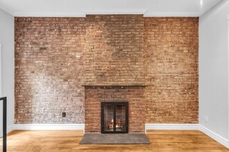 562 Hudson St in New York, NY - Building Photo - Building Photo
