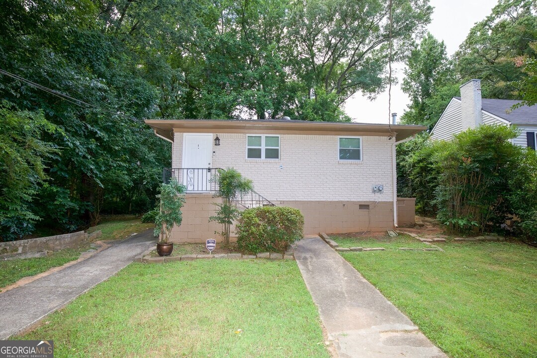 1854 Center Ave in Atlanta, GA - Building Photo