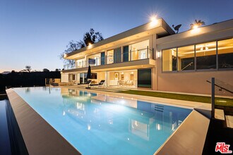 467 Paseo Miramar in Los Angeles, CA - Building Photo - Building Photo