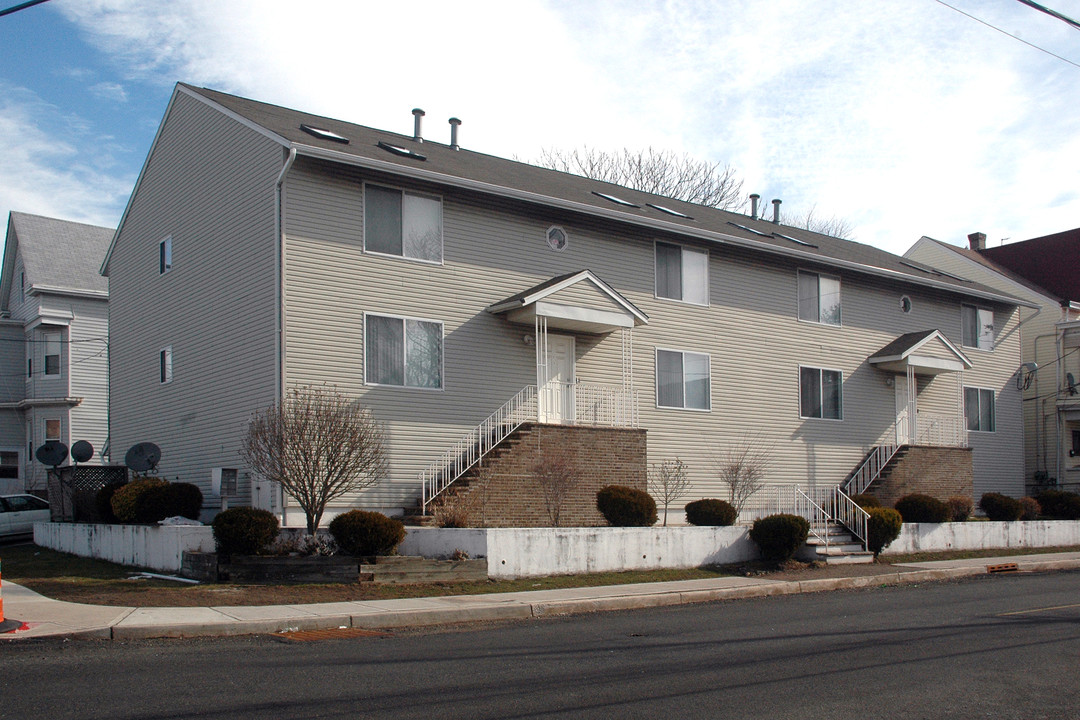 96 Montclair Ave in Paterson, NJ - Building Photo