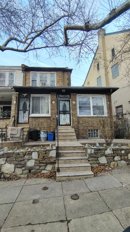 property at 523 W Nedro Ave