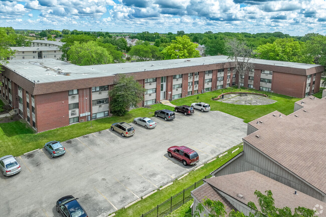 The Terraces at Dekalb on Ridge Drive in Dekalb, IL - Building Photo - Primary Photo