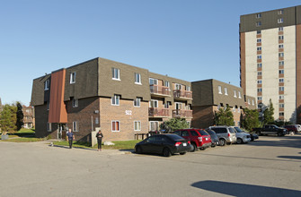 922 Wonderland Rd S in London, ON - Building Photo - Building Photo