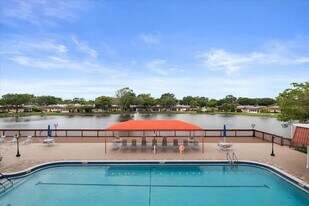 102 Amherst Ln in Greenacres, FL - Building Photo