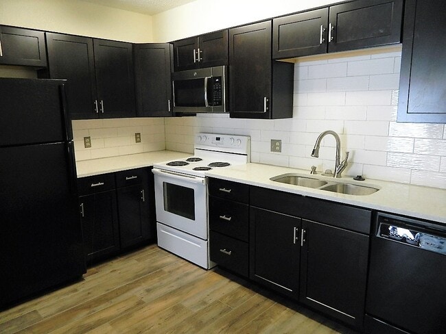 property at 559 Rainbow Vlg