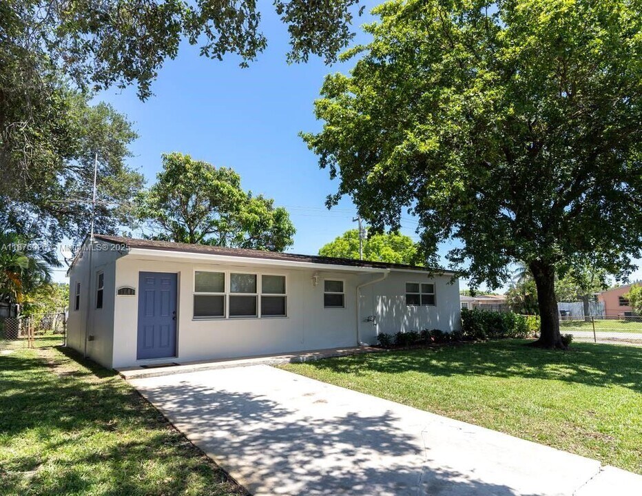 1101 N 71st Terrace in Hollywood, FL - Building Photo