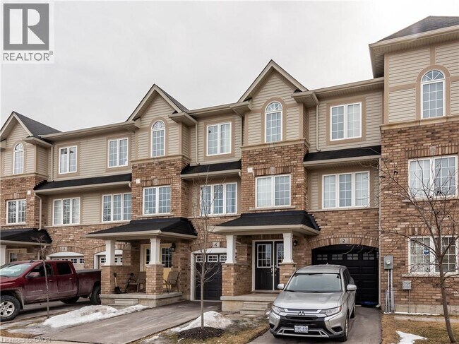 4 Mayland Trl in Hamilton, ON - Building Photo - Building Photo