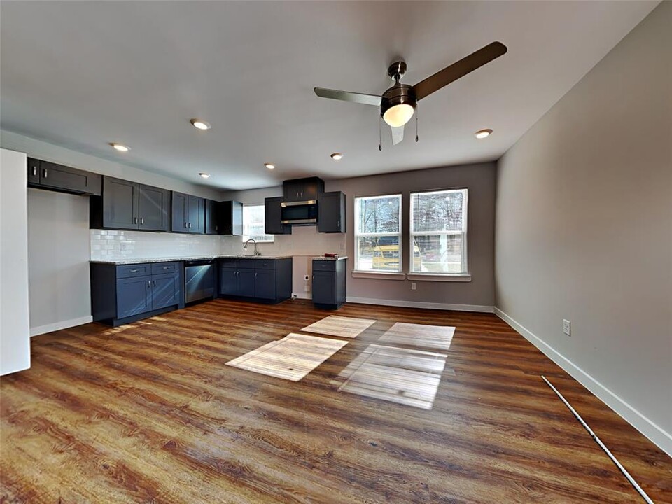 8639 Sunderland Rd in Houston, TX - Building Photo
