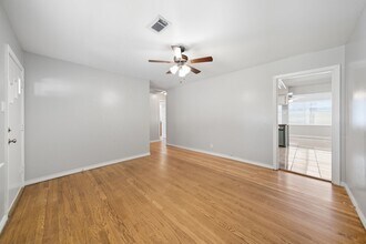 2527 Roy Cir in Houston, TX - Building Photo - Building Photo