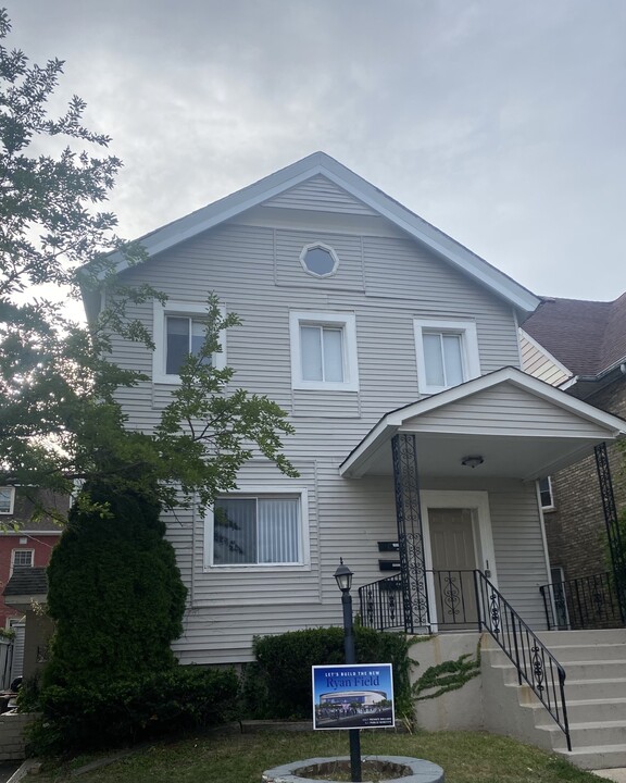 1906 Asbury Ave, Unit 1 in Evanston, IL - Building Photo