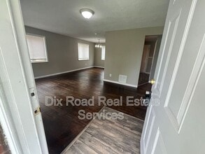 4988 Mt Alverno Rd in Cincinnati, OH - Building Photo - Building Photo